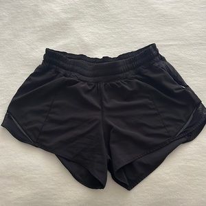 Lululemon Hotty Hot Shorts 2.5